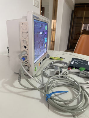 Monitor paziente portatile a 5 parametri con 16 lingue e 1 anno di garanzia per ICU e Pronto Soccorso ospedaliero